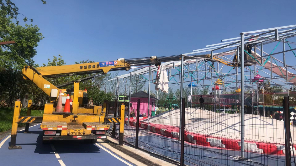 18米登高车游乐场顶棚施工现场