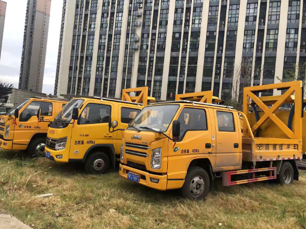 江西80K防撞缓冲车出租，带太阳能光板，租车电话：139-9554-4664