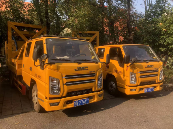 昆明100K防撞车出租，带太阳能光板